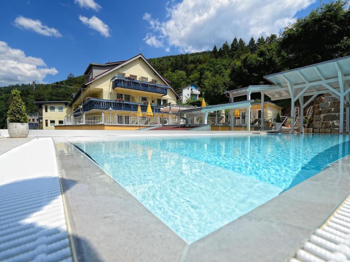 Wellnesshotel Rothfuss Mit Spa Und 2 Schwimmbadern Bad Wildbad Exterior photo